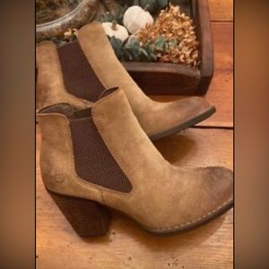 Born booties 8.5